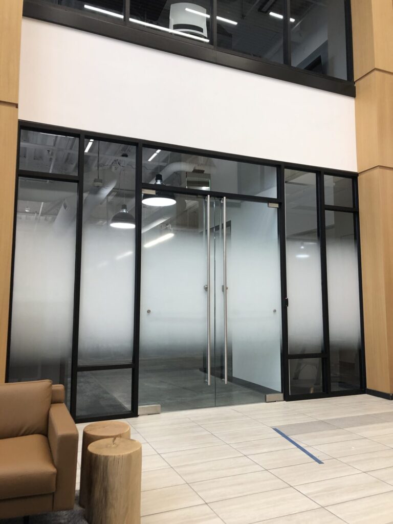 Glass doors for the entrance in a hall